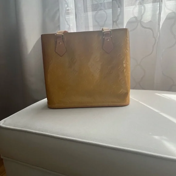 100% Authentic
Louis Vuitton Gold and Tan Houston Vernis - Picture 2 of 14